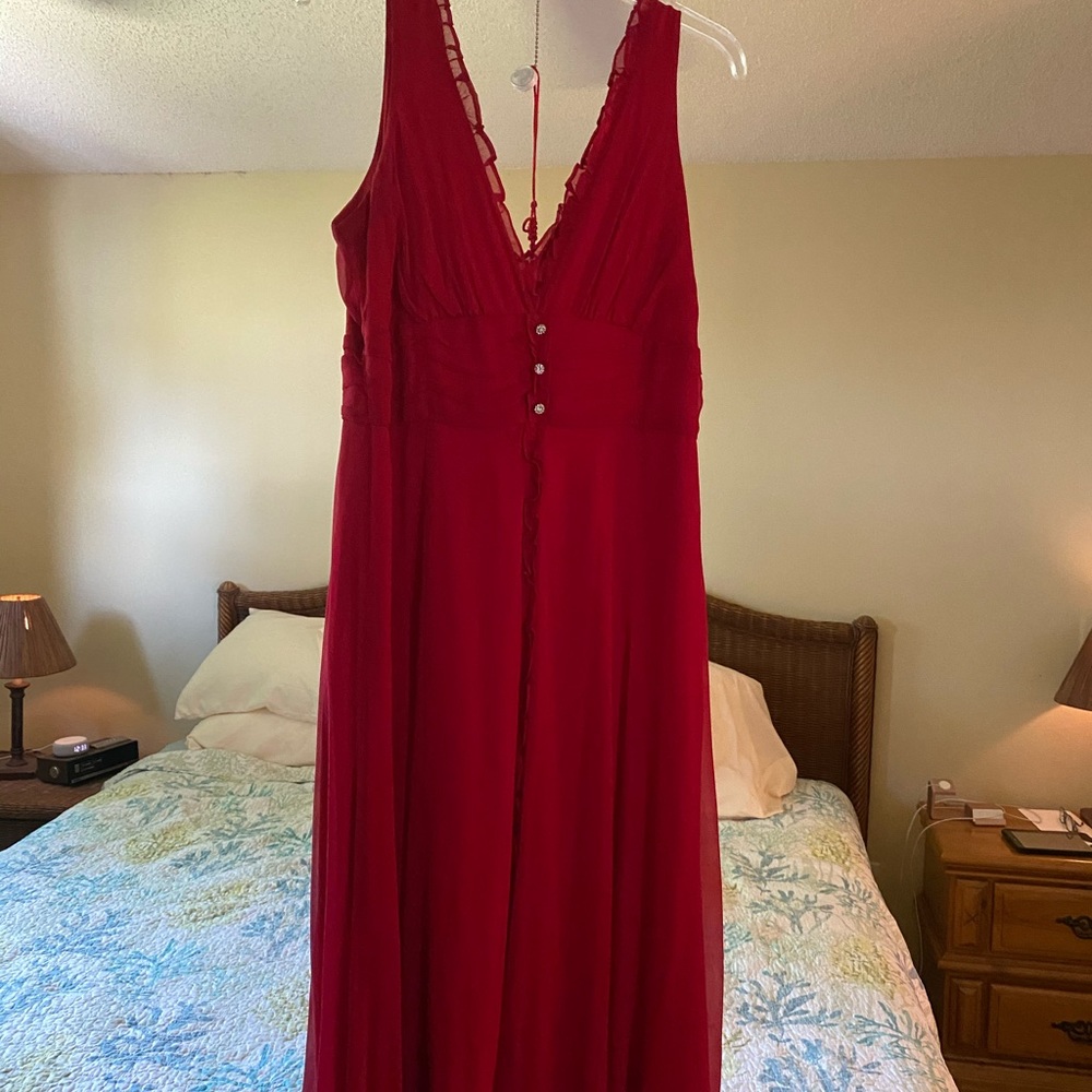 Beautiful sleeveless red dinner dress